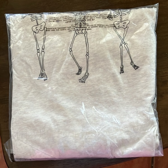 🔥VS Pink Halloween 👻NEW RELEASE👻 campus tee sz XXL NWT - Picture 6 of 8